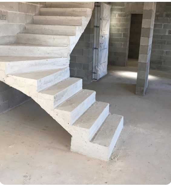Escalier béton décoffré